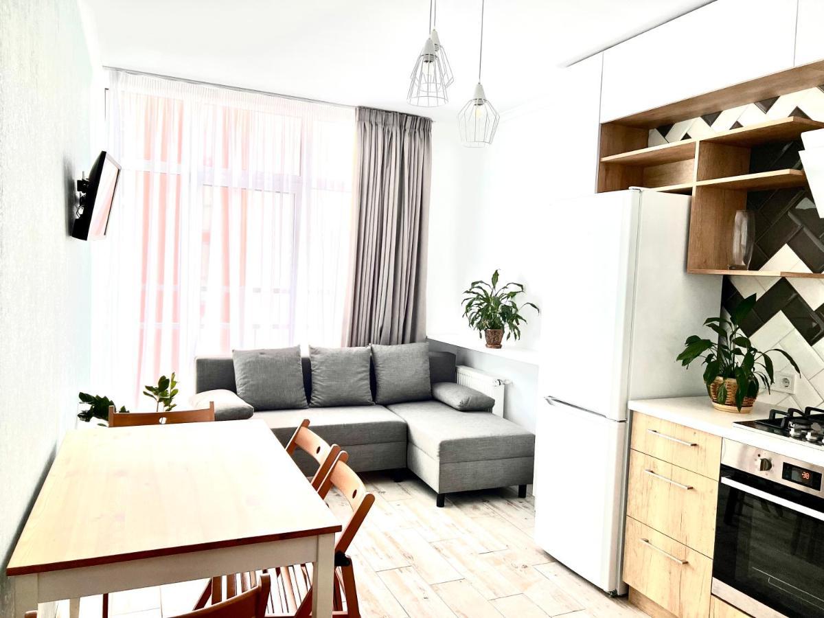 Osapart Cozy Apartment In A Complex Semycvit Leópolis Exterior foto