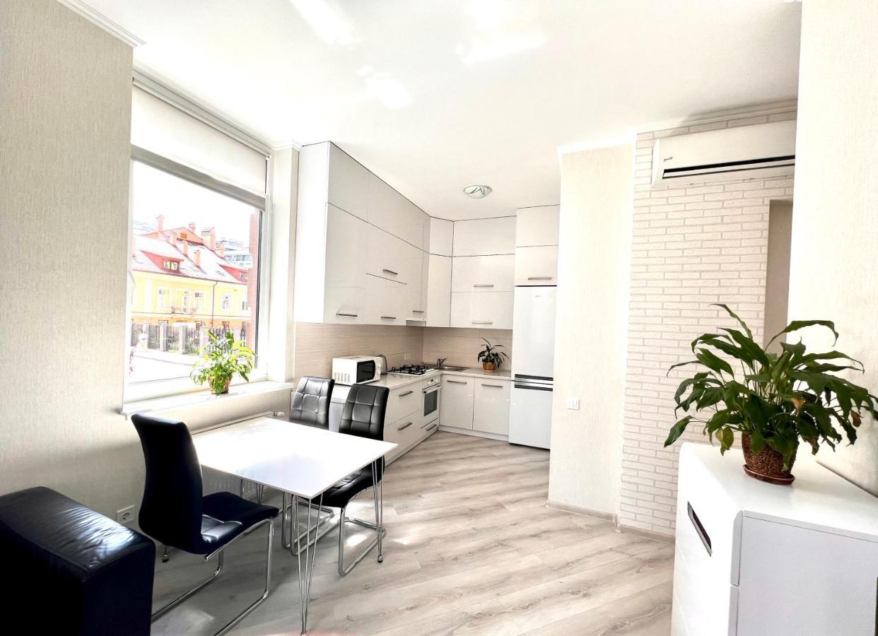 Osapart Cozy Apartment In A Complex Semycvit Leópolis Exterior foto