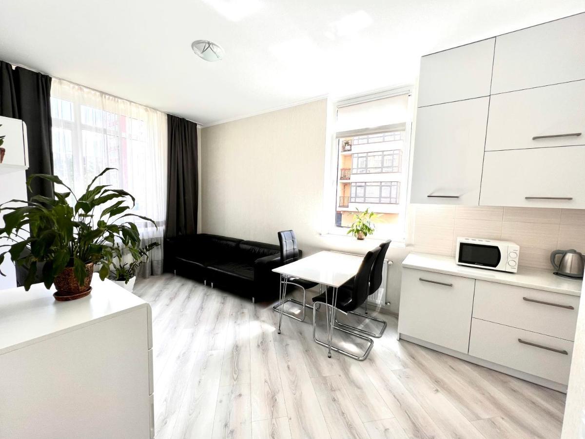 Osapart Cozy Apartment In A Complex Semycvit Leópolis Exterior foto